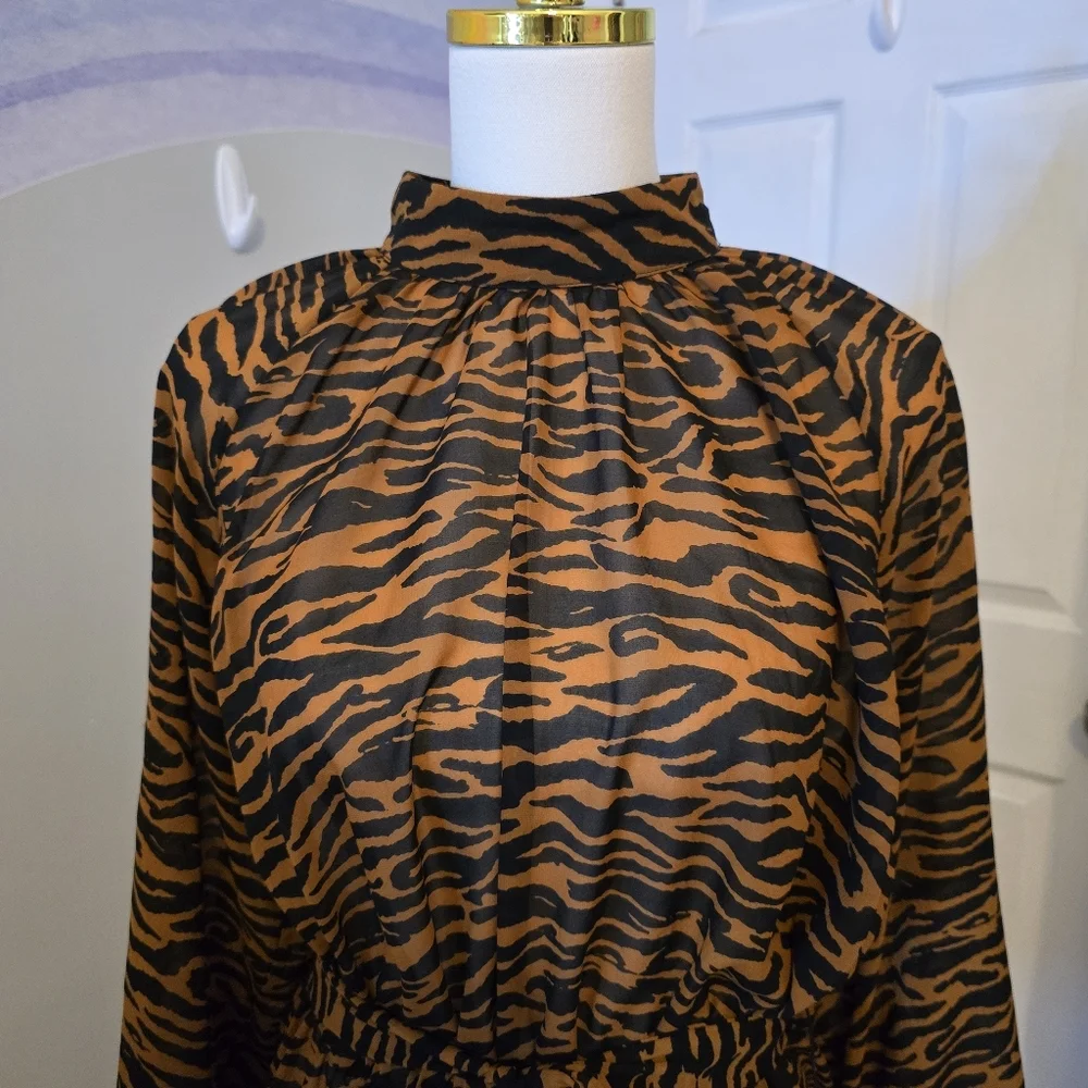 AOSO | US 14 | Tiger Print Open Back Blouse With Tie Closure - Picture 3 of 15